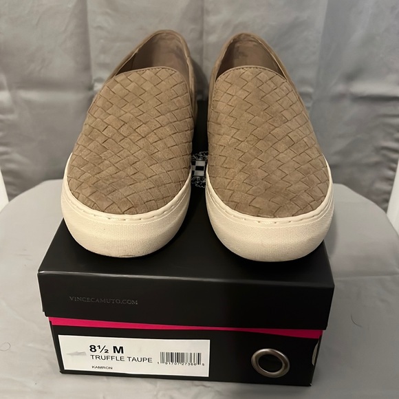 Vince Camuto Shoes - Vince Camuto Kamron Sneaker EUC